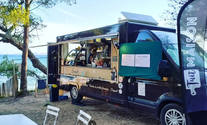 Poule & Palmier le Food Truck qui fidélise ses clients avec des pailles en bambou