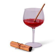 Load image into Gallery viewer, paille bambou dans verre à cocktail